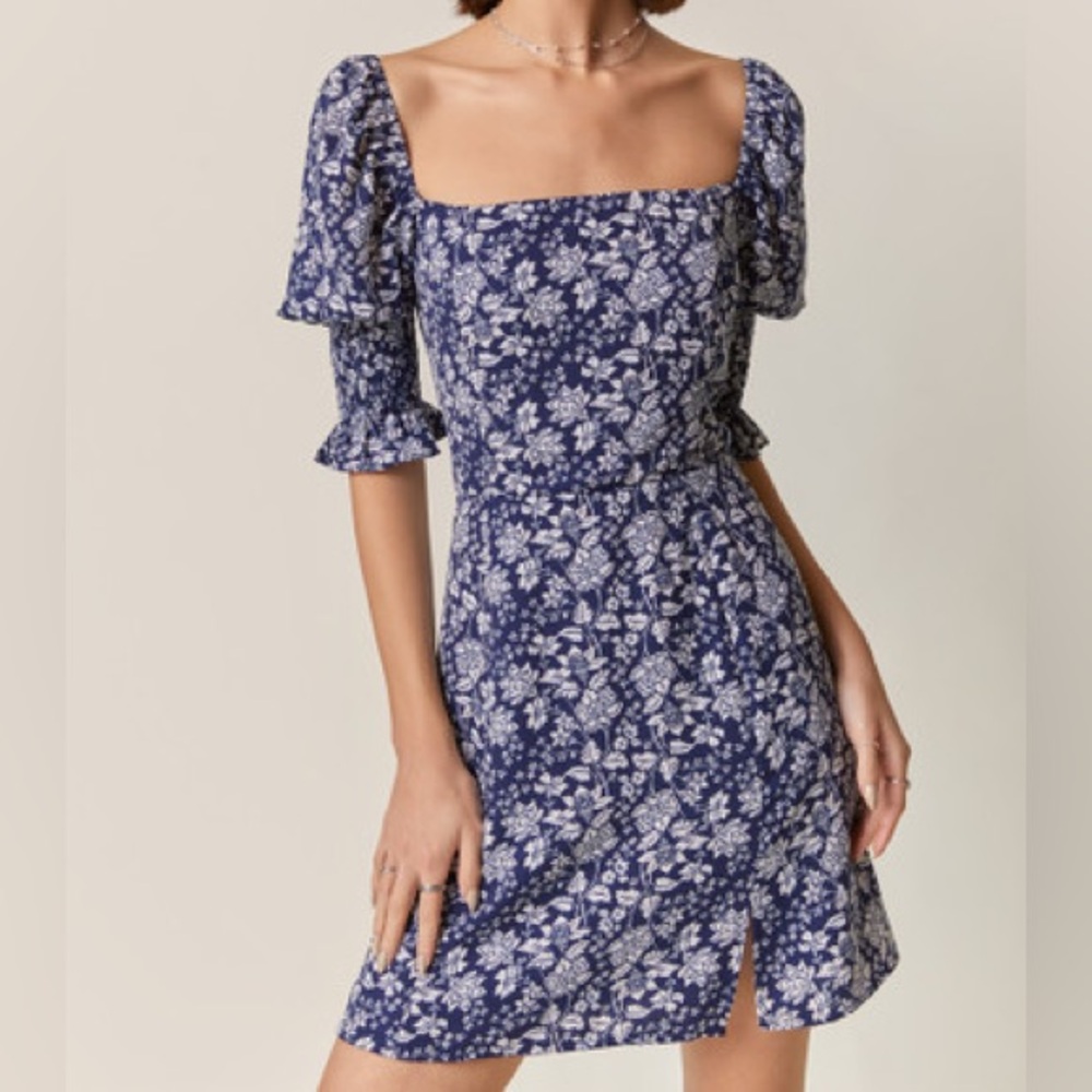 NEW Francesca’s Miami Pauline Smocked Sleeve Navy Blue Floral Mini Dress